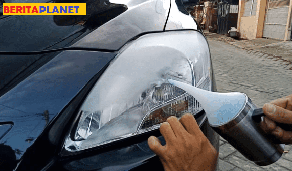 Cara mengatasi Lampu Mobil berembun dan buram